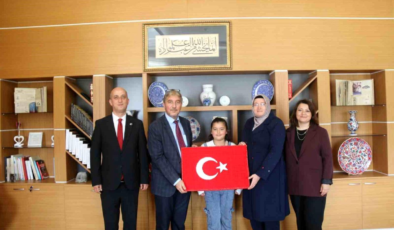 İl Milli Eğitim Müdürü Yılmaz Türkiye birincisi öğrenciyi tebrik etti