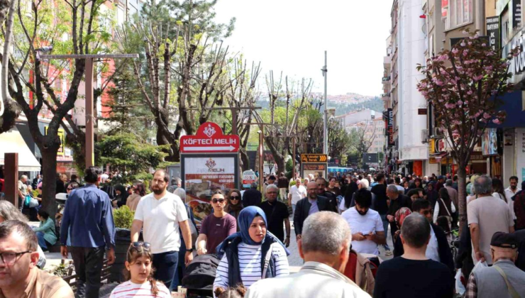 Hamamyolu'nda bahar yoğunluğu: İğne atsan yere düşmüyor