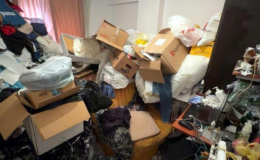 Avcılar'da 4 katlı binada 'çöp ev' gerginliği: 3 kamyon atık çıkarıldı