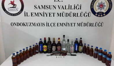 Samsun'da alkollü sürücünün aracından bıçak, fişek ve alkol çıktı