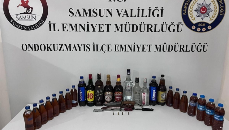 Samsun'da alkollü sürücünün aracından bıçak, fişek ve alkol çıktı