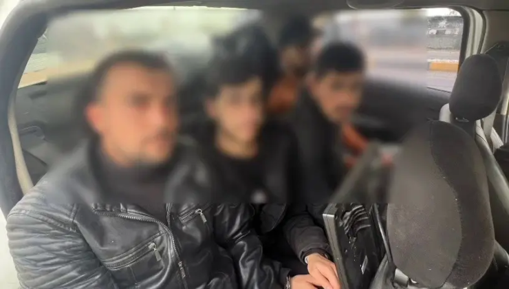 Taksiyle göçmen kaçıran sürücüleri polis yakaladı: 334 bin TL ceza kesildi