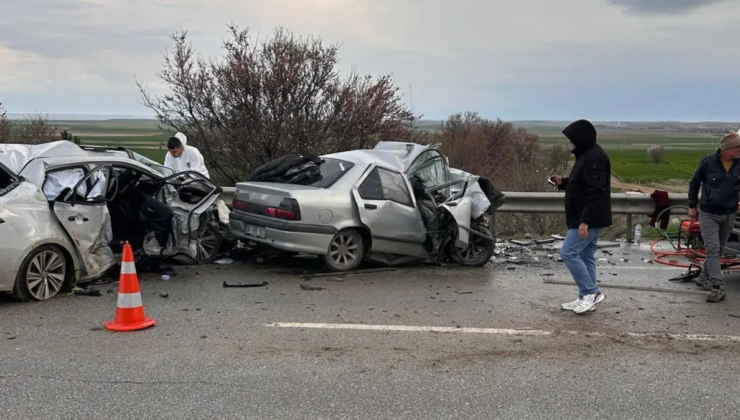 Eskişehir-Ankara yolunda otomobil karşı şeride geçti. 4 ölü, 2 yaralı