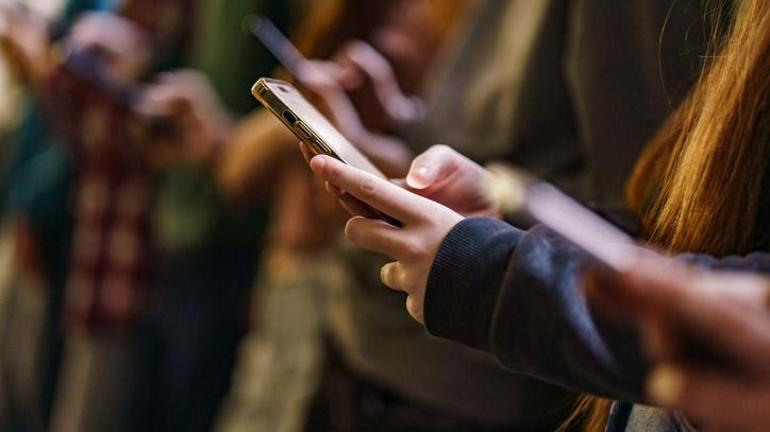 Sanal medyada yeni dönem: 15 yaş sınırı nasıl uygulanacak
