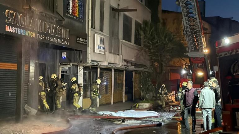 Bayrampaşa’da 5 katlı iş yerinde yangın