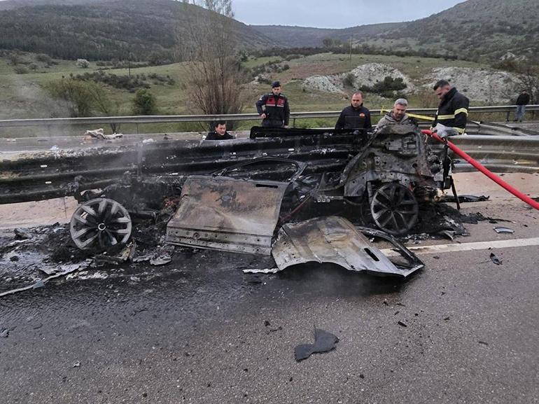 Bariyere çarpan otomobil alev alıp, yandı: 1 ölü, 1 yaralı