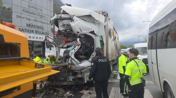 Kırmızı ışıkta bekleyen tankere TIR çarptı: 1 ölü