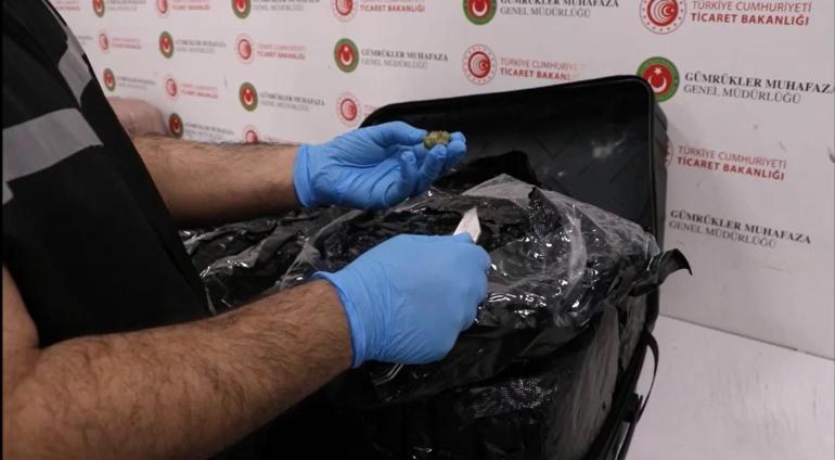 Havalimanında adım adım takip edildiler: 19 kilo uyuşturucu ele geçirildi