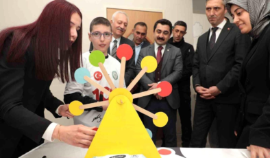 Bayburt'ta özel öğrenciler projelerini fuarda tanıttı