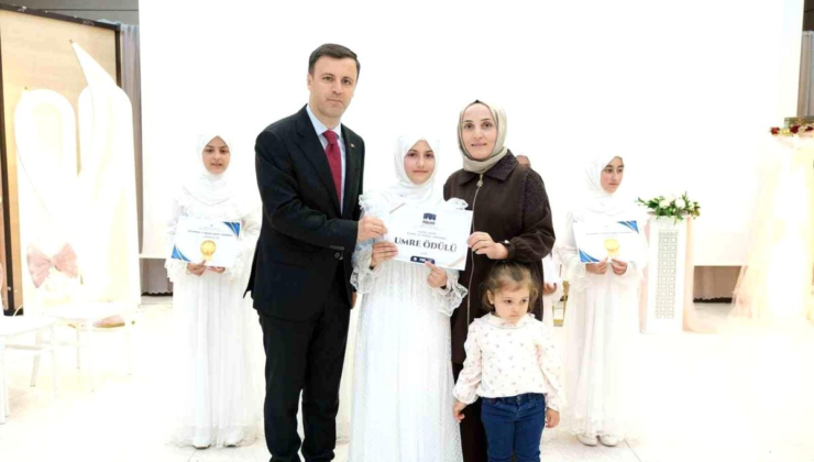 Erzincan'da hadis yarışmasında dereceye girenler ödüllendirildi