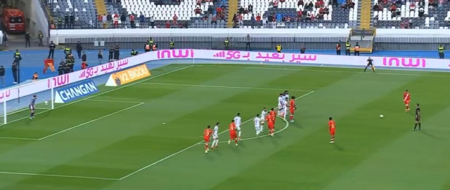 Galatasaray'ın eski yıldızından enfes bir frikik golü
