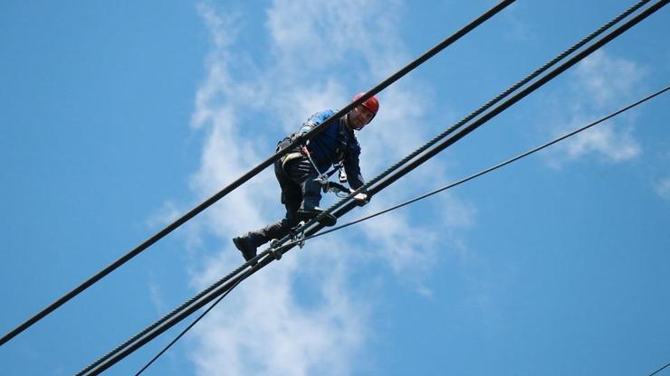 Türkiye'nin en büyük teleferiğinde zorlu çalışma