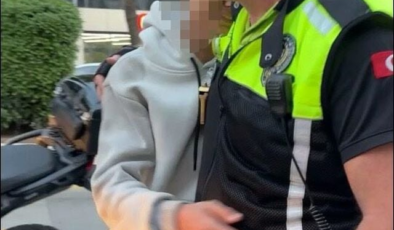 Kaçan motosiklet sürücüsü, kazadan sonra polise sarılıp ağladı