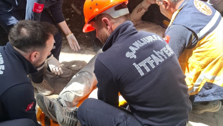 Şanlıurfa'da balkon korkuluklarına asılı kalan işçiyi itfaiye kurtardı