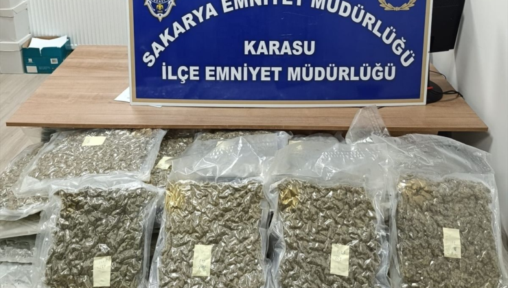 Sakarya'da sahile vuran çantada 21,5 kilogram sentetik uyuşturucu ele geçirildi