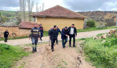Kırıkkale’de sağanak sonrası toprak kayması. 9 yapı hasar gördü