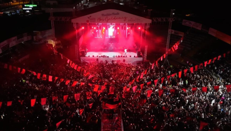 27. Tarım ve Seracılık Festivali'nde rap şarkıcısı Poizi sahne aldı