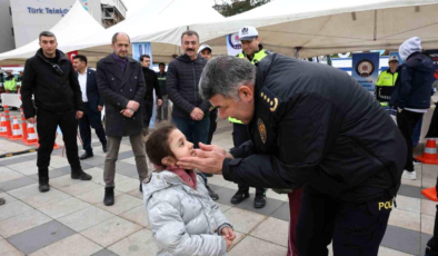 Trafik bilinci için tek yürek: Erzurum Emniyeti Havuzbaşı'ndaydı
