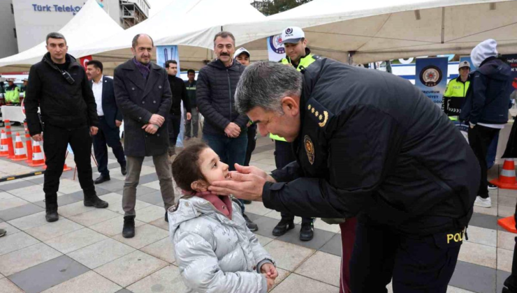 Trafik bilinci için tek yürek: Erzurum Emniyeti Havuzbaşı'ndaydı