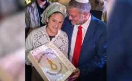İdam yasasının mimarıydı. İsrailli Bakan "yağlı urgan" resimli pastayla doğum günü kutladı