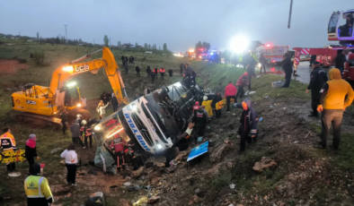 Malatya’da yolcu otobüsü şarampole devrildi. 3 kişi öldü, 22 kişi yaralandı