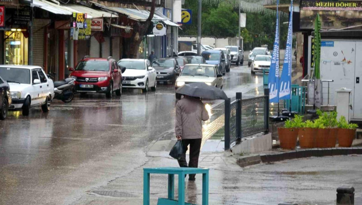 Kilis'te kuvvetli yağış ve sis etkili oldu