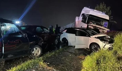 Uşak’ta 7 aracın karıştığı zincirleme kaza: 4 ölü 17 yaralı