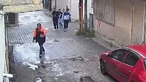 Adana’da vicdanları sızlatan olay: 52 yaşındaki adam çocuklar tarafından darbedildi