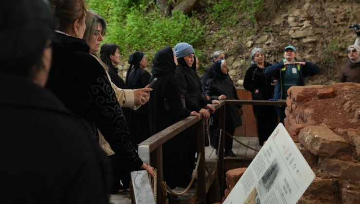 Azerbaycanlı şehit aileleri Troya Antik Kenti'ni ziyaret etti