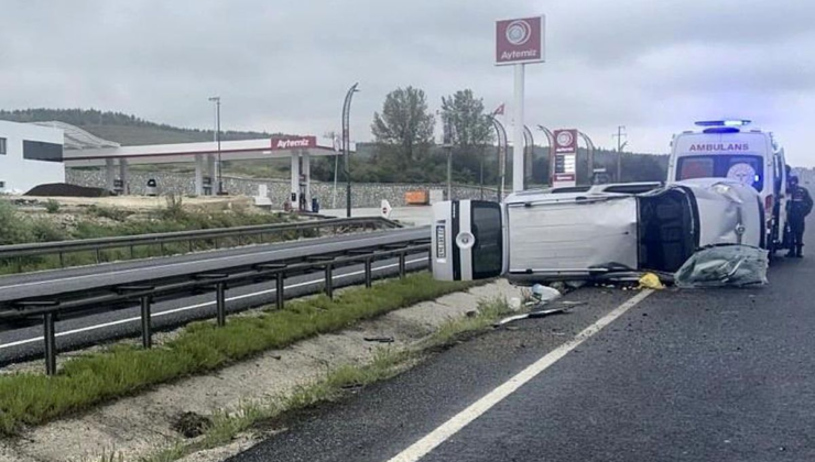Eskişehir'de ıslak yolda kontrolden çıkan araç yan yattı: 4 yaralı