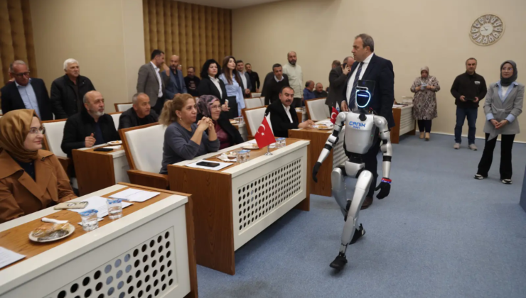 Nüfusa kayıtlı ilk insansı robot Meclis toplantısında