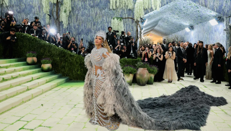 Met Gala’da ünlüler geçidi. Tema: Moda sanattır