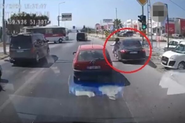 Antalya’da Alman uyruklu sürücü, emniyet şeridinde yayaya çarptı