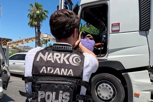 Adana’da 1.8 milyon uyuşturucu hap ele geçirildi