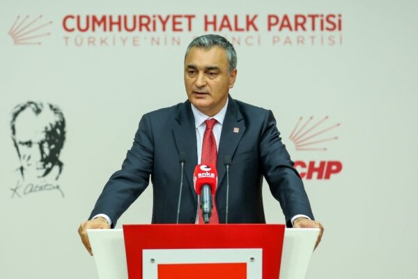 CHP’de 26 il başkanı görevden alındı