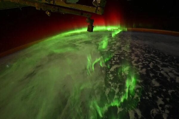 NASA astronotunun kadrajından kutup ışıkları
