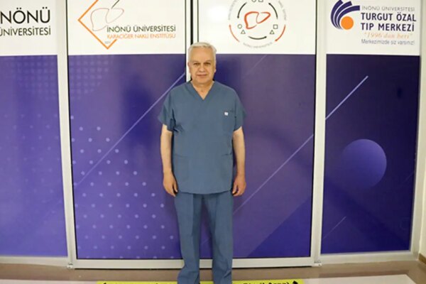 Aynı anda 16 ameliyat. Dünyanın ilk 8’li çapraz karaciğer nakli Malatya’da yapıldı