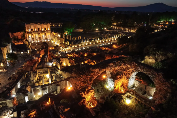 Efes’te gece müzeciliği dönemi