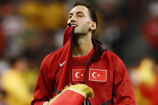 Hakan Çalhanoğlu’nun yeni imajı şaşırttı. Dikkat çeken değişim