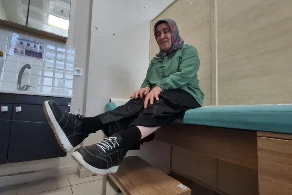51 yıl sonra ilk kez ayakkabı giydi. Herkes “sakat kalırsın” diyerek geri çevirmişti