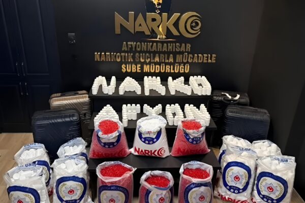 Afyonkarahisar’da Uyuşturucu Operasyonu: 76 Bin Sentetik Ecza ve 16 Kilo 750 Gram Uyuşturucu Ele Geçirildi